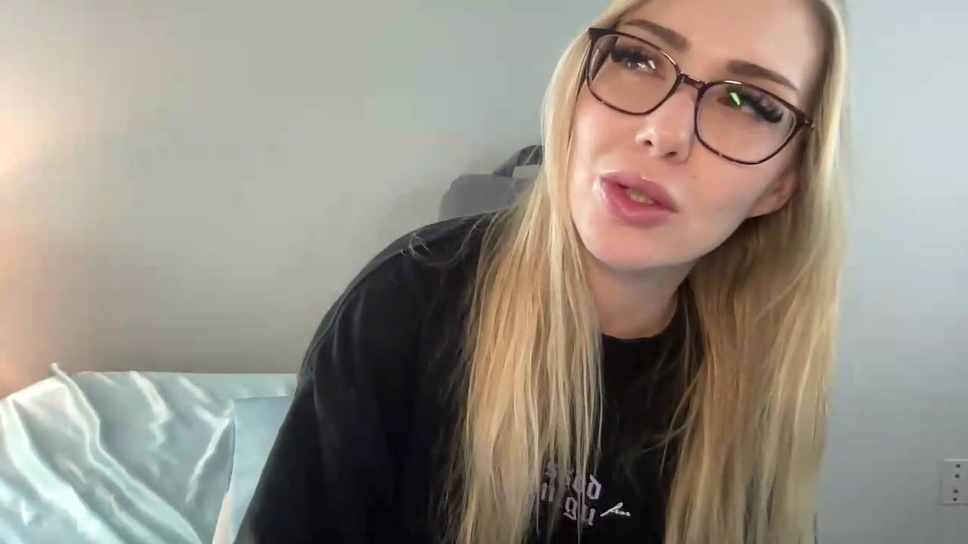 Gallery image thumbnail from AshleyMarina's myfreecams stream on, 06/19/2026, 14:26 image 6 of 20