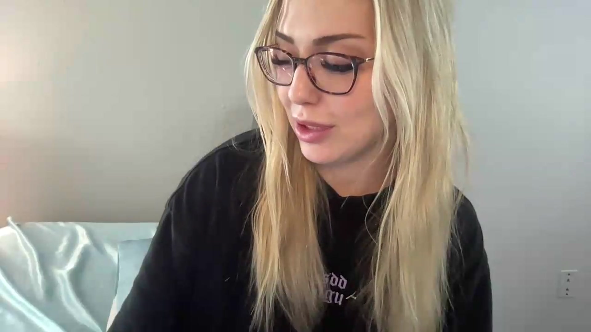 Gallery image thumbnail from AshleyMarina's myfreecams stream on, 06/19/2026, 14:26 image 12 of 20