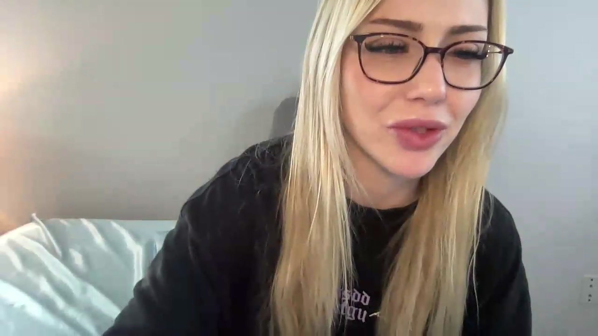 Gallery image thumbnail from AshleyMarina's myfreecams stream on, 06/19/2026, 14:26 image 5 of 20