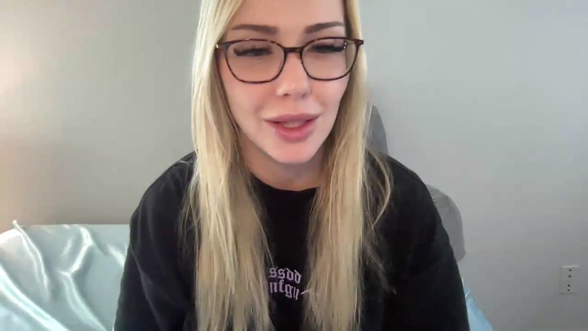 Gallery image thumbnail from AshleyMarina's myfreecams stream on, 06/19/2026, 14:26 image 16 of 20