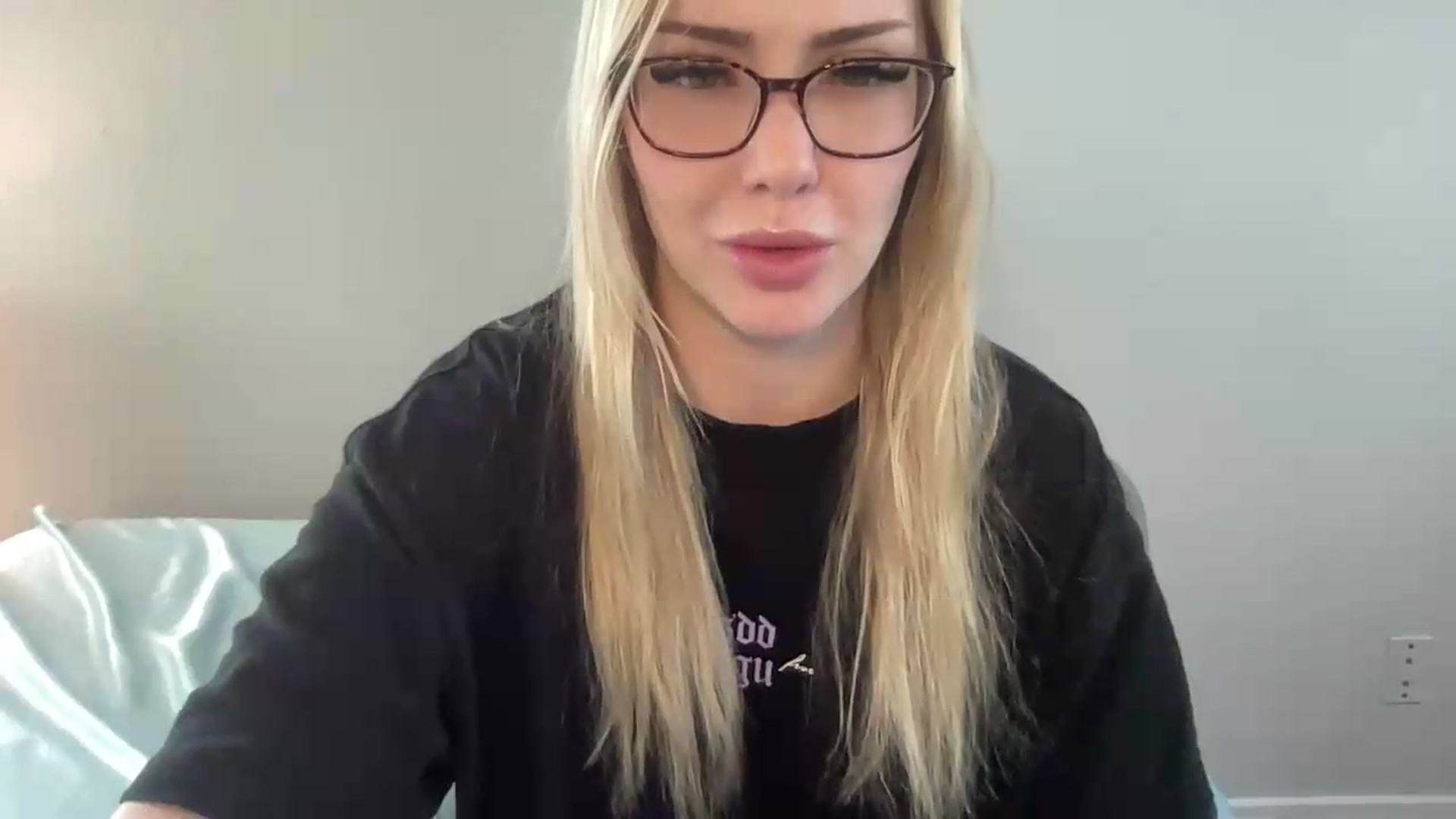 Gallery image thumbnail from AshleyMarina's myfreecams stream on, 06/19/2026, 14:26 image 15 of 20