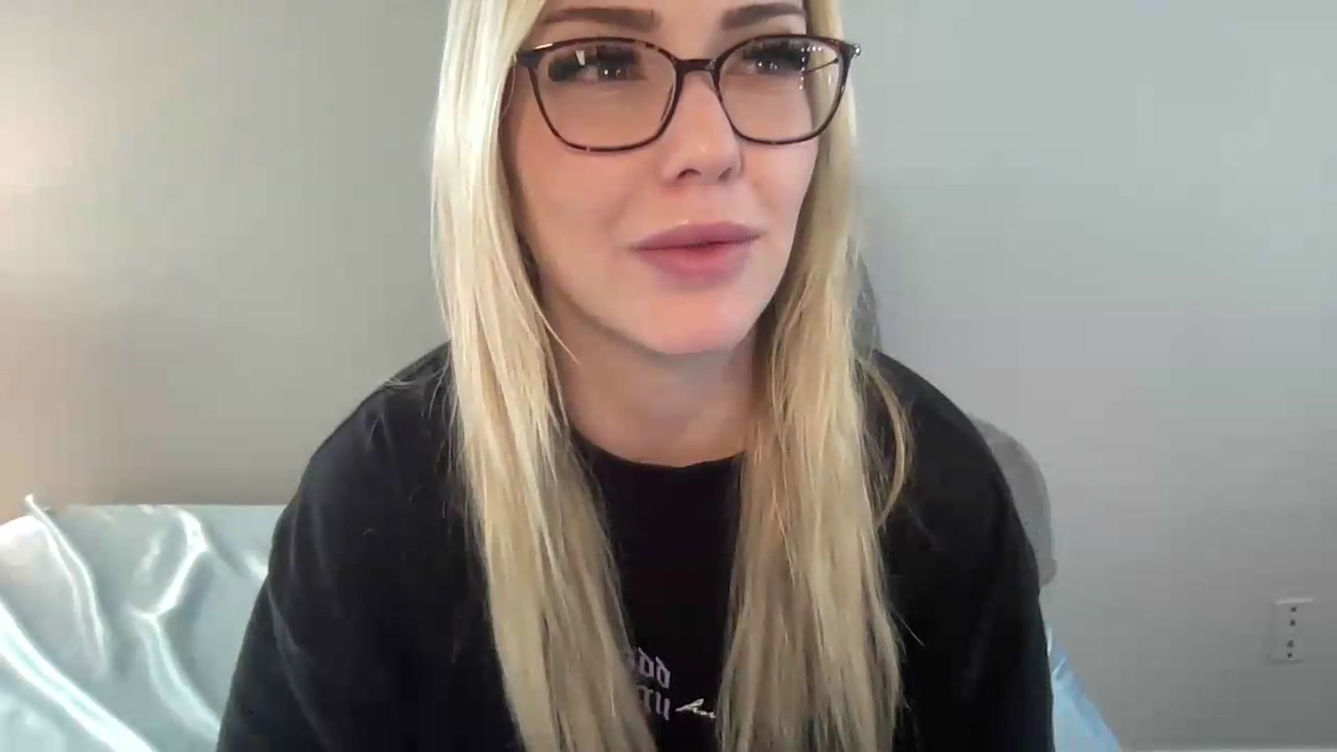Gallery image thumbnail from AshleyMarina's myfreecams stream on, 06/19/2026, 14:26 image 17 of 20