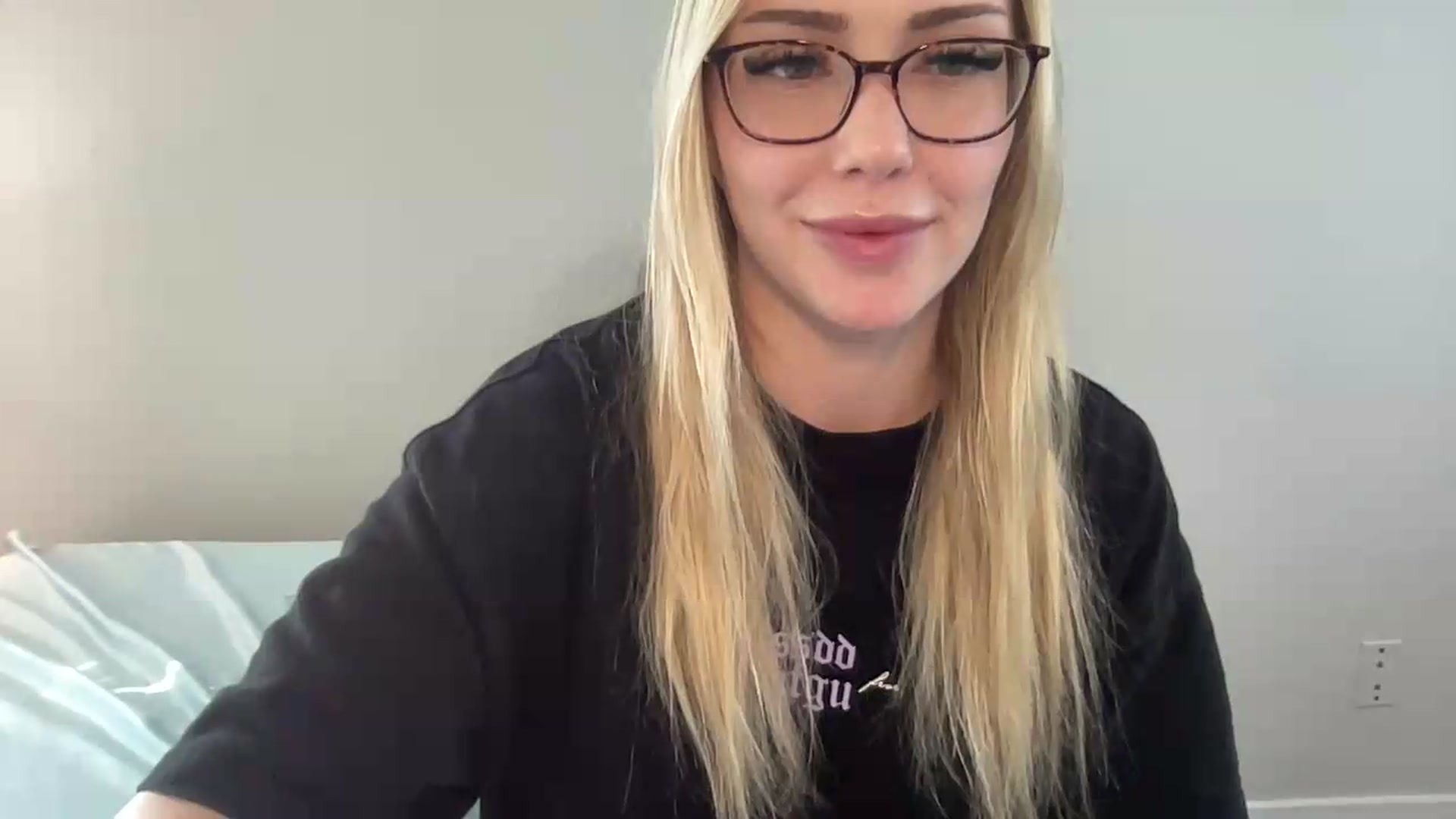 Gallery image thumbnail from AshleyMarina's myfreecams stream on, 06/19/2026, 15:24 image 10 of 20