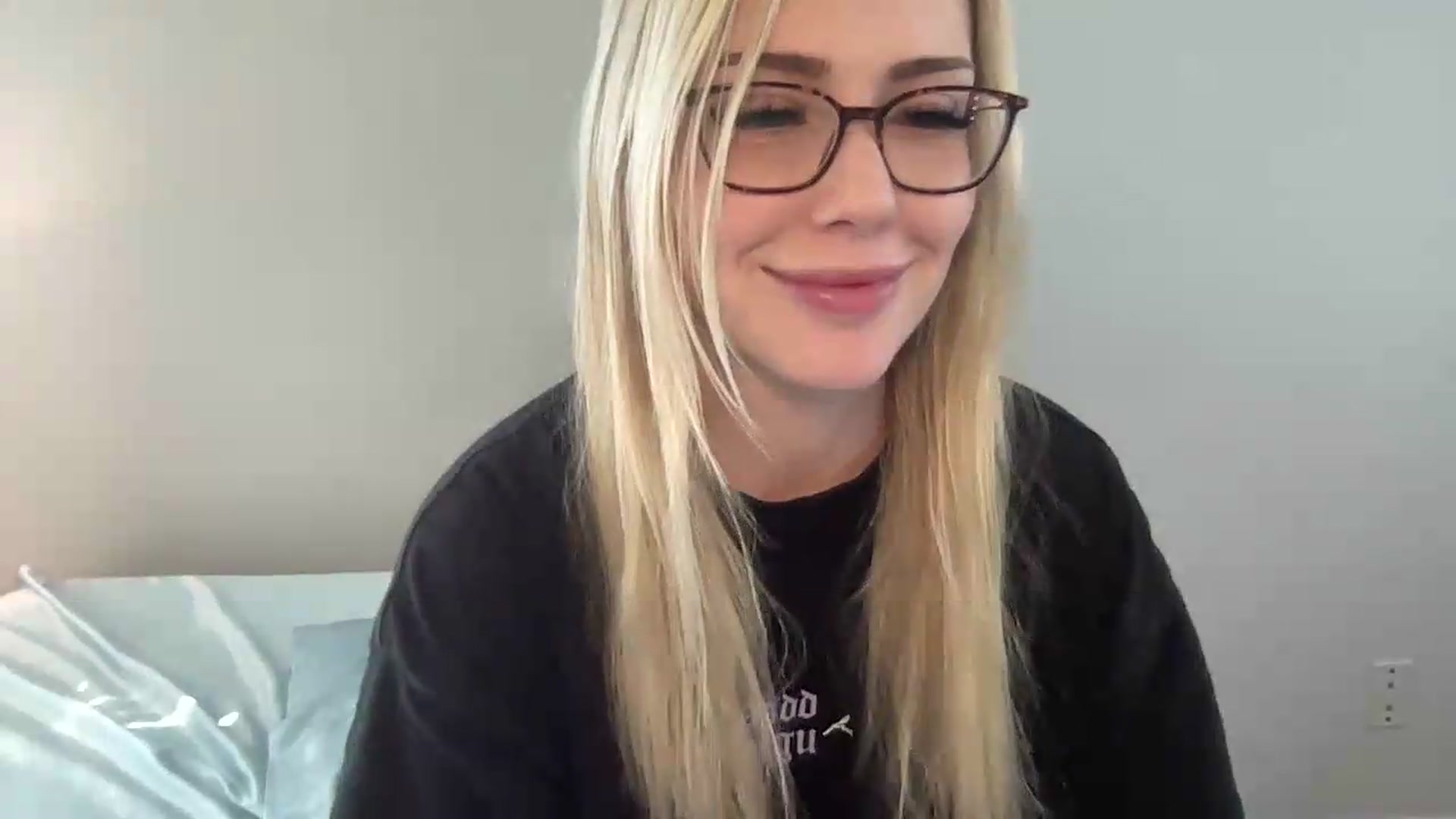 Gallery image thumbnail from AshleyMarina's myfreecams stream on, 06/19/2026, 15:24 image 7 of 20
