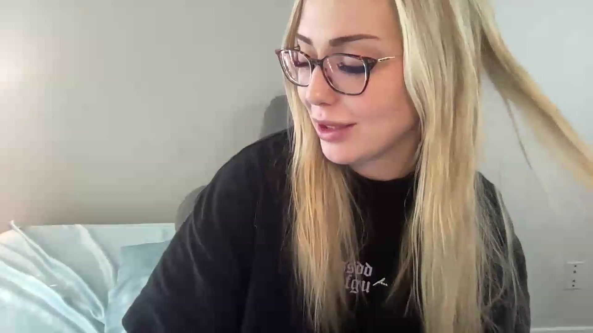 Gallery image thumbnail from AshleyMarina's myfreecams stream on, 06/19/2026, 15:24 image 14 of 20