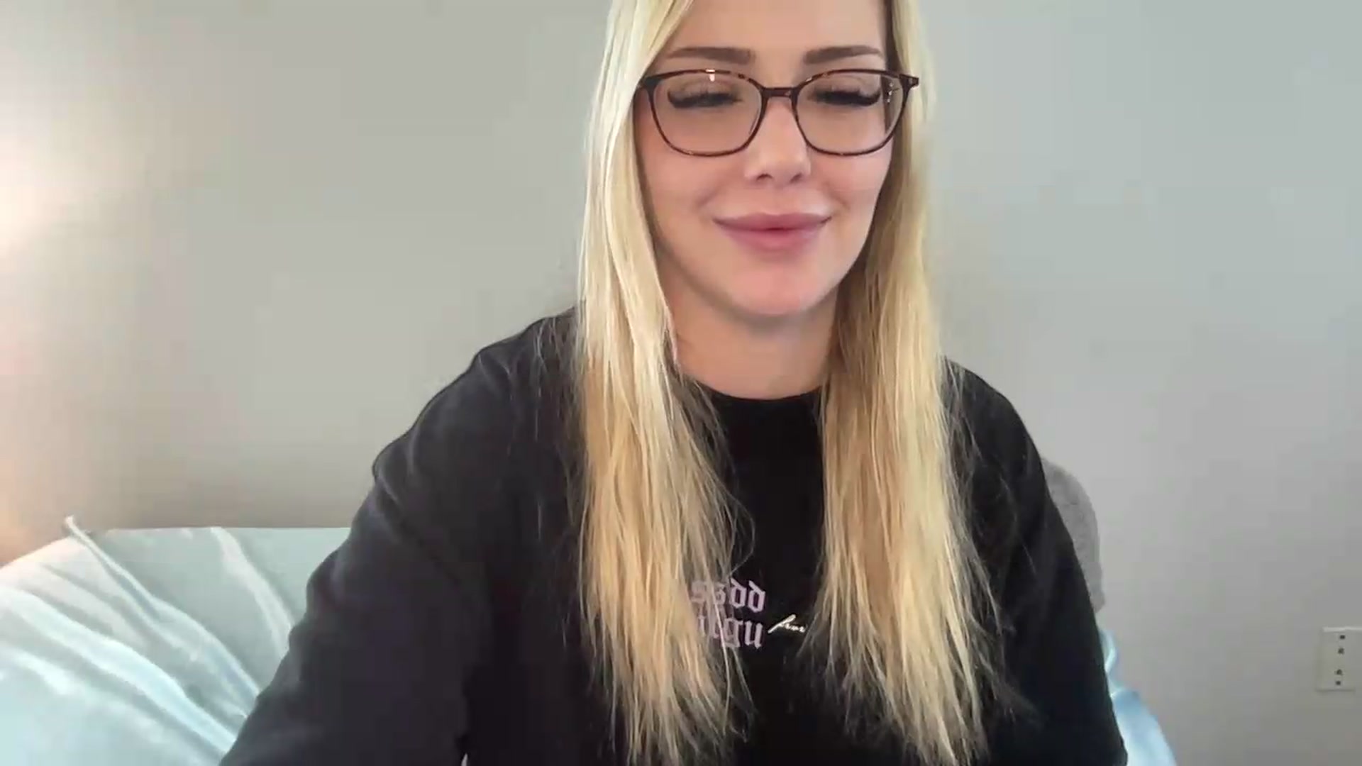 Gallery image thumbnail from AshleyMarina's myfreecams stream on, 06/19/2026, 15:24 image 17 of 20
