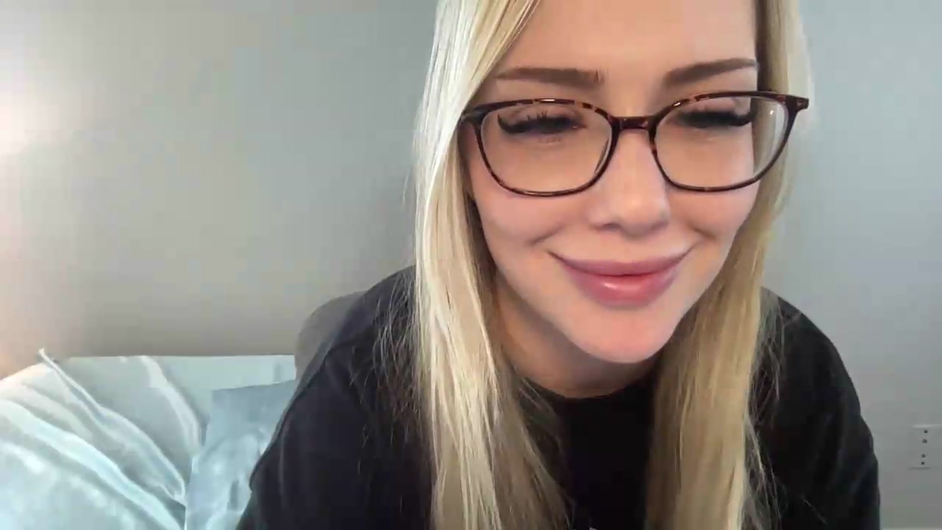Gallery image thumbnail from AshleyMarina's myfreecams stream on, 06/19/2026, 15:24 image 18 of 20