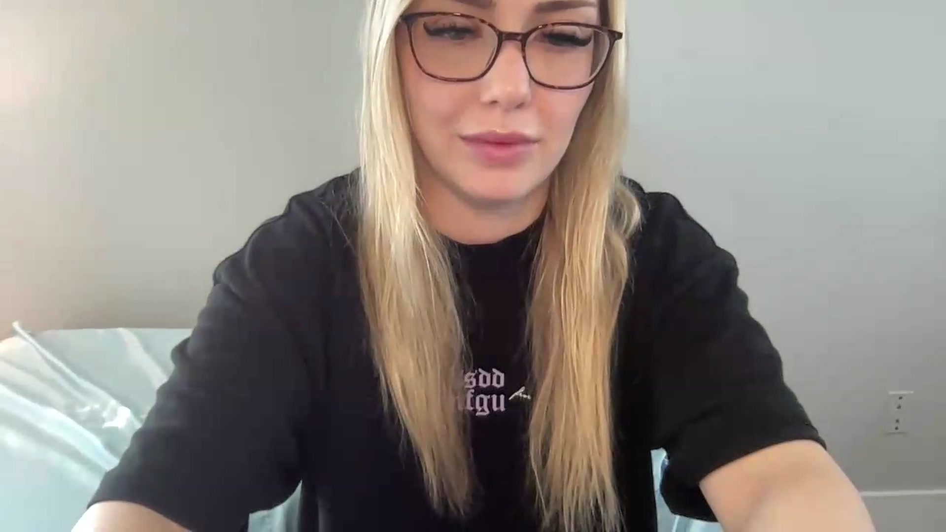 Gallery image thumbnail from AshleyMarina's myfreecams stream on, 06/19/2026, 15:24 image 2 of 20