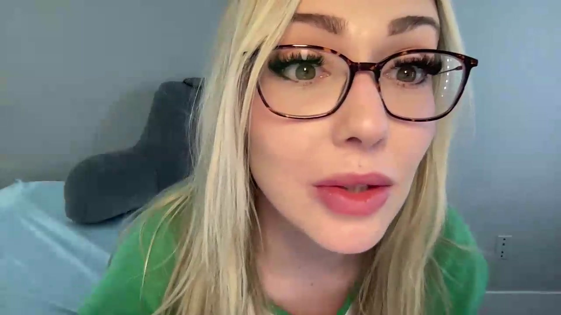 Gallery image thumbnail from AshleyMarina's myfreecams stream on, 06/23/2026, 24:08 image 18 of 20