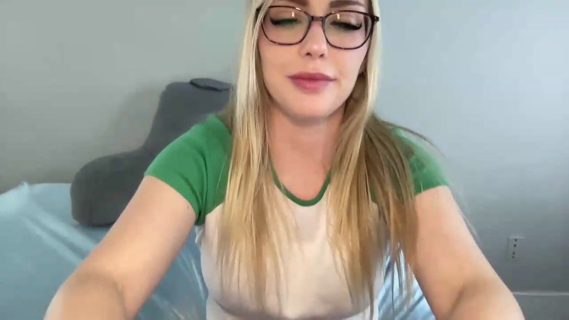 Gallery image thumbnail from AshleyMarina's myfreecams stream on, 06/23/2026, 24:08 image 12 of 20