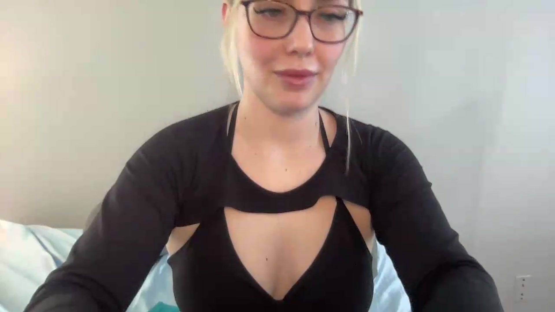 Gallery image thumbnail from AshleyMarina's myfreecams stream on, 06/24/2026, 17:37 image 17 of 20