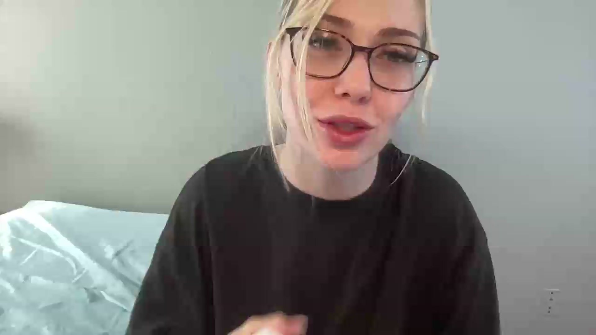 Gallery image thumbnail from AshleyMarina's myfreecams stream on, 06/25/2026, 17:05 image 15 of 20