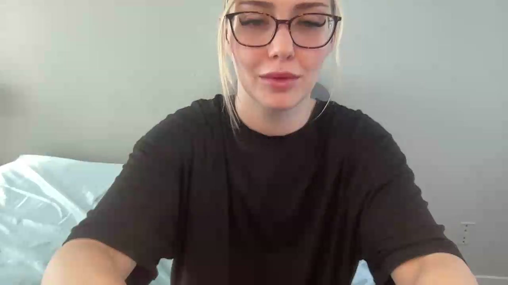 Gallery image thumbnail from AshleyMarina's myfreecams stream on, 06/25/2026, 17:05 image 16 of 20