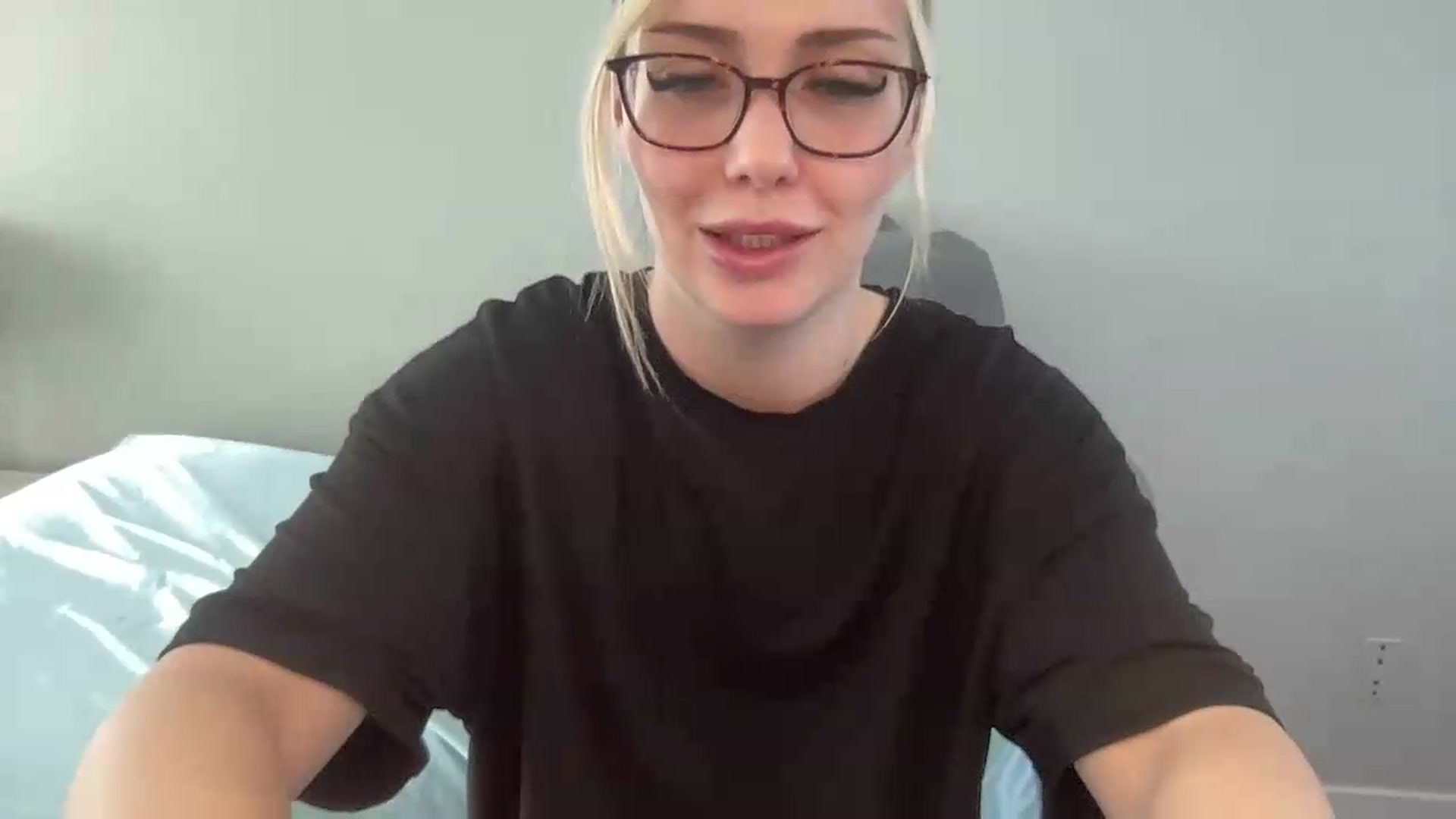 Gallery image thumbnail from AshleyMarina's myfreecams stream on, 06/25/2026, 17:05 image 11 of 20