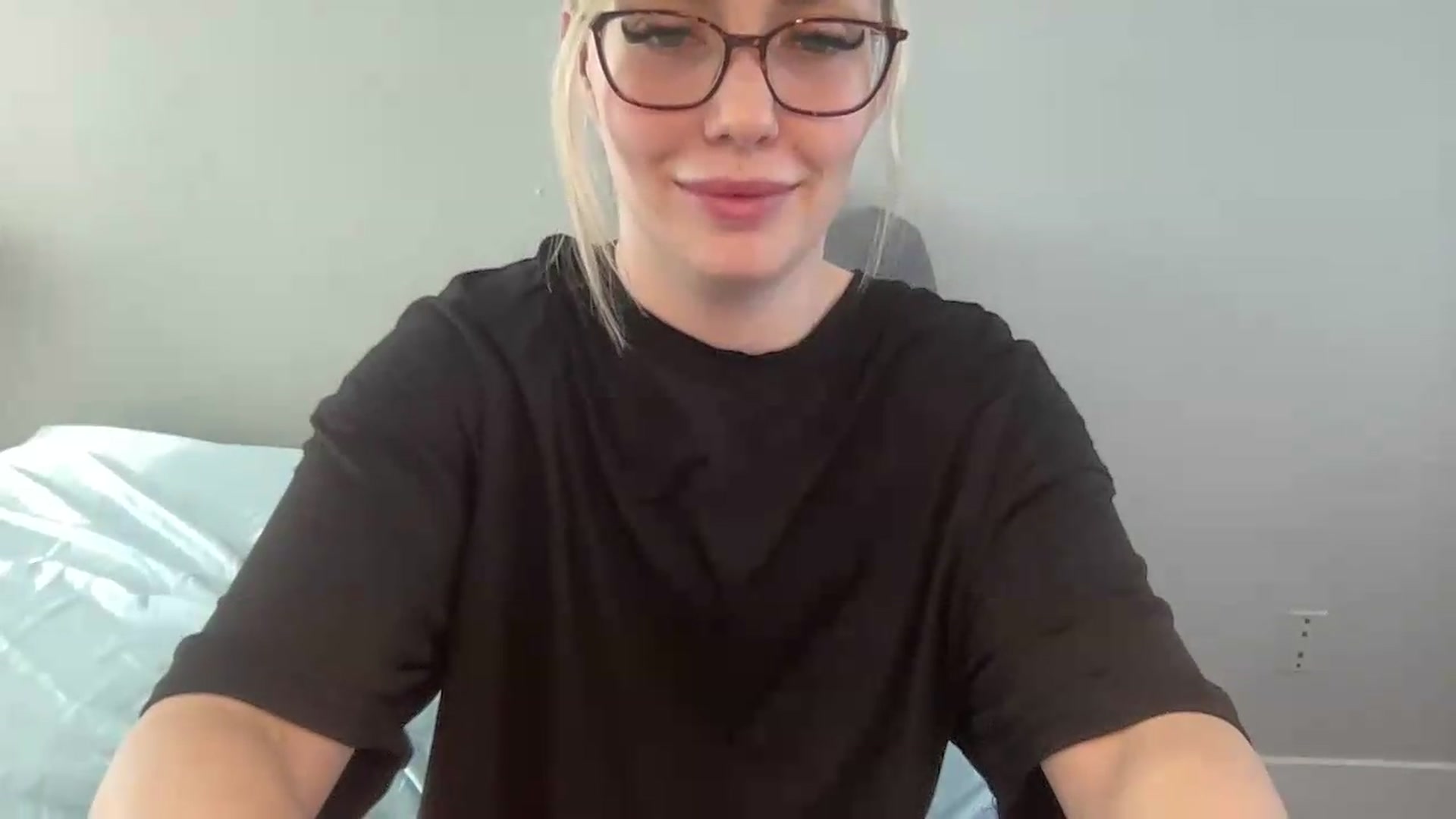 Gallery image thumbnail from AshleyMarina's myfreecams stream on, 06/25/2026, 17:05 image 6 of 20