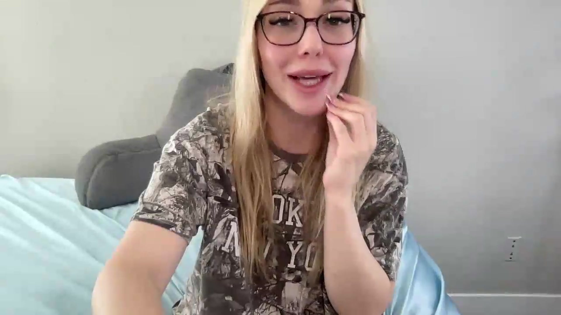 Gallery image thumbnail from AshleyMarina's myfreecams stream on, 07/06/2026, 17:22 image 16 of 20