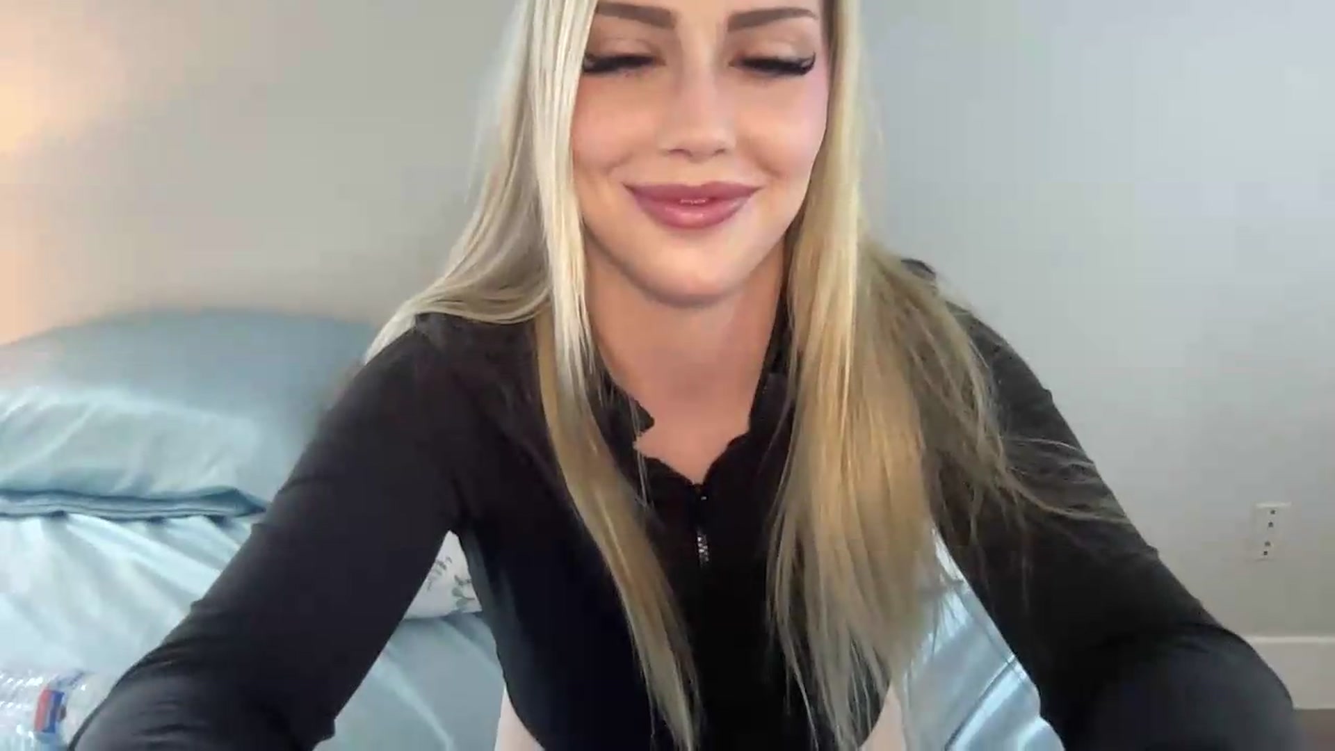 Gallery image thumbnail from AshleyMarina's myfreecams stream on, 07/12/2026, 01:36 image 8 of 20