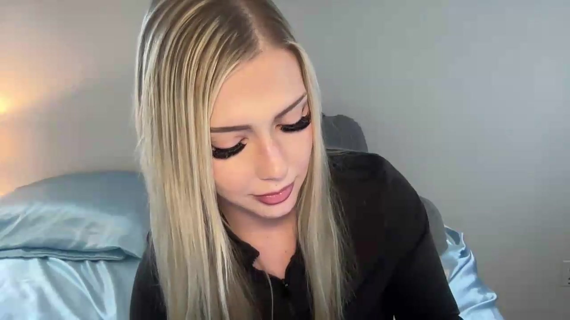 Gallery image thumbnail from AshleyMarina's myfreecams stream on, 07/12/2026, 01:36 image 16 of 20