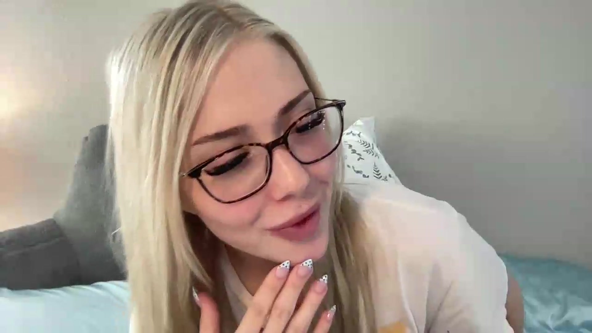Gallery image thumbnail from AshleyMarina's myfreecams stream on, 07/15/2026, 14:30 image 18 of 20