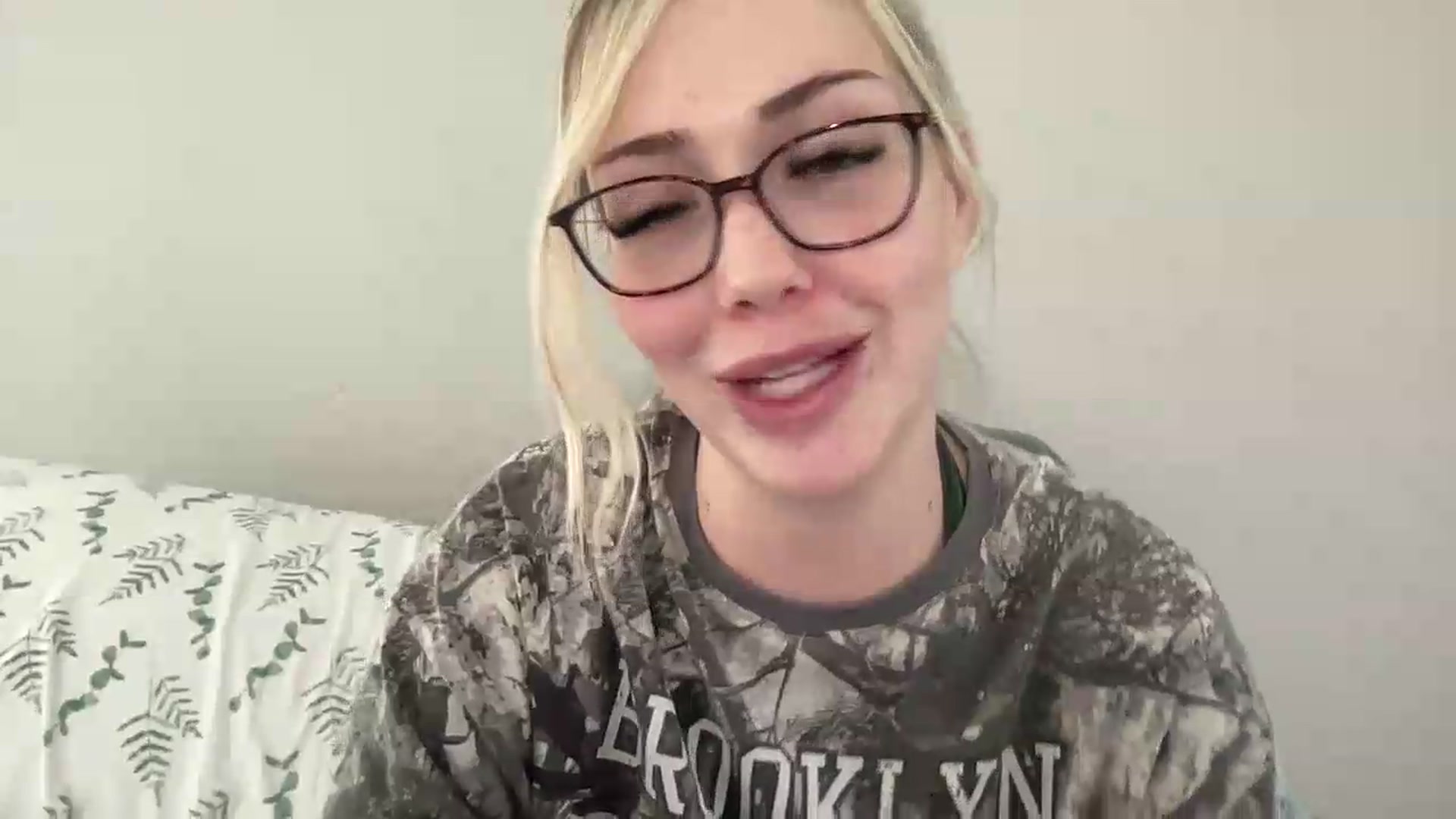 Gallery image thumbnail from AshleyMarina's myfreecams stream on, 08/18/2026, 19:03 image 17 of 20