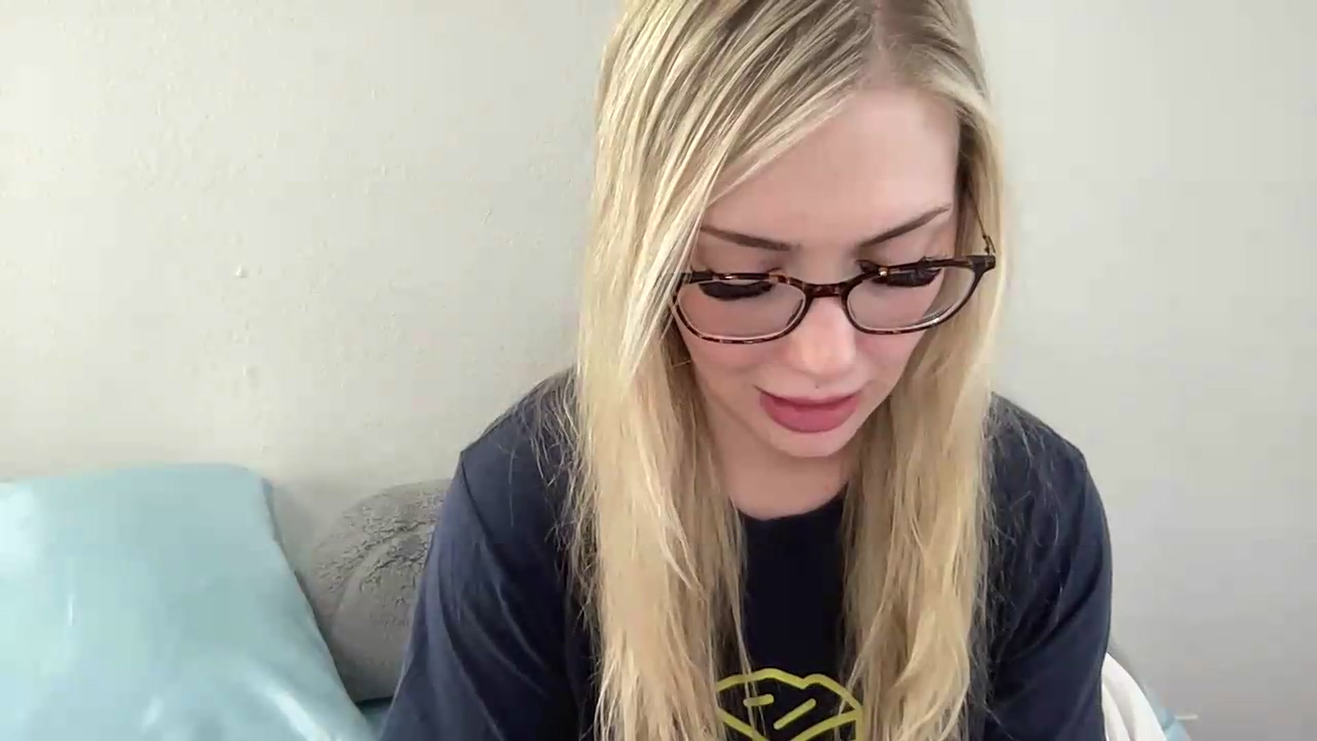 Gallery image thumbnail from AshleyMarina's myfreecams stream on, 08/22/2026, 16:25 image 18 of 20