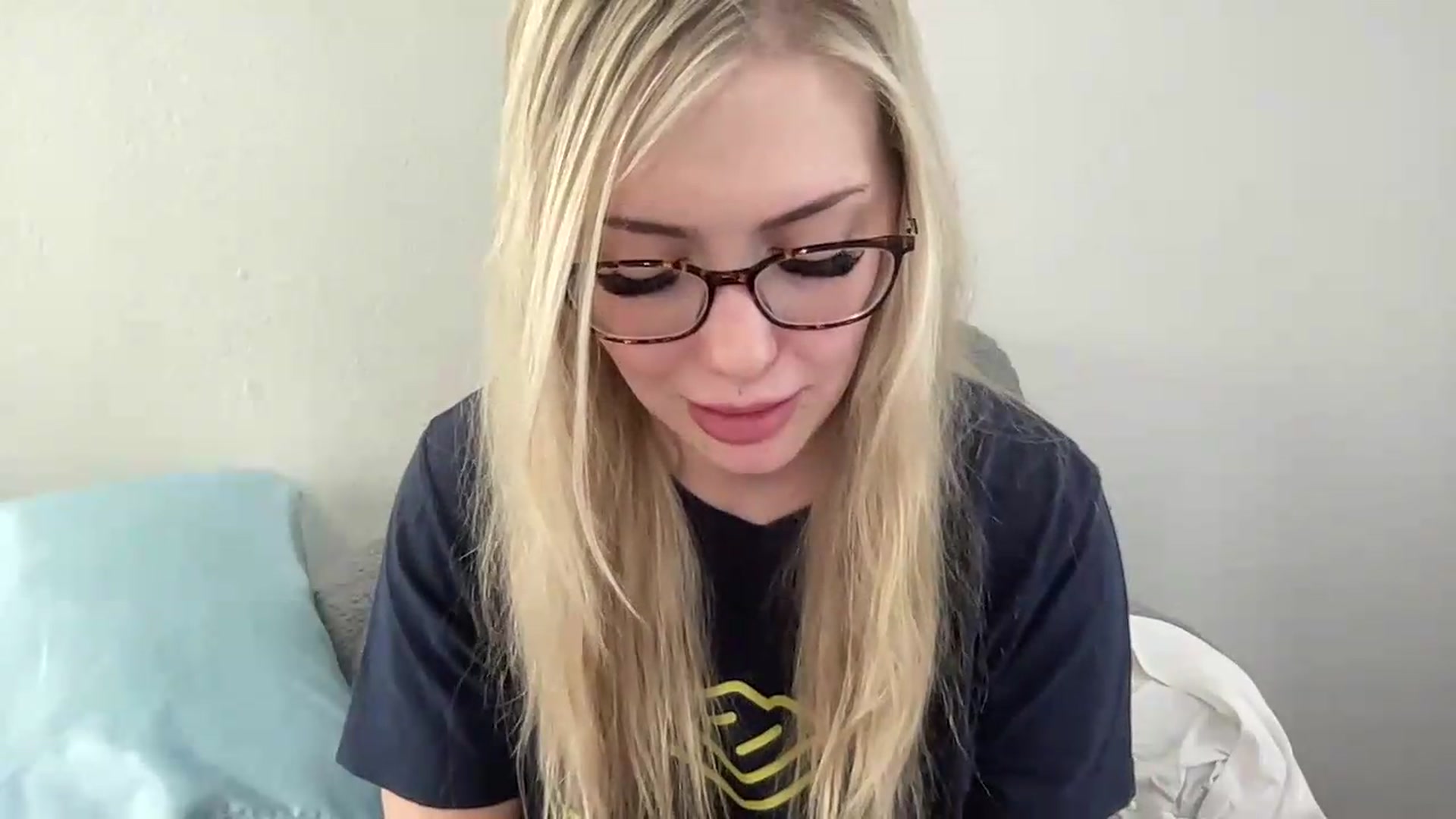 Gallery image thumbnail from AshleyMarina's myfreecams stream on, 08/22/2026, 16:25 image 15 of 20
