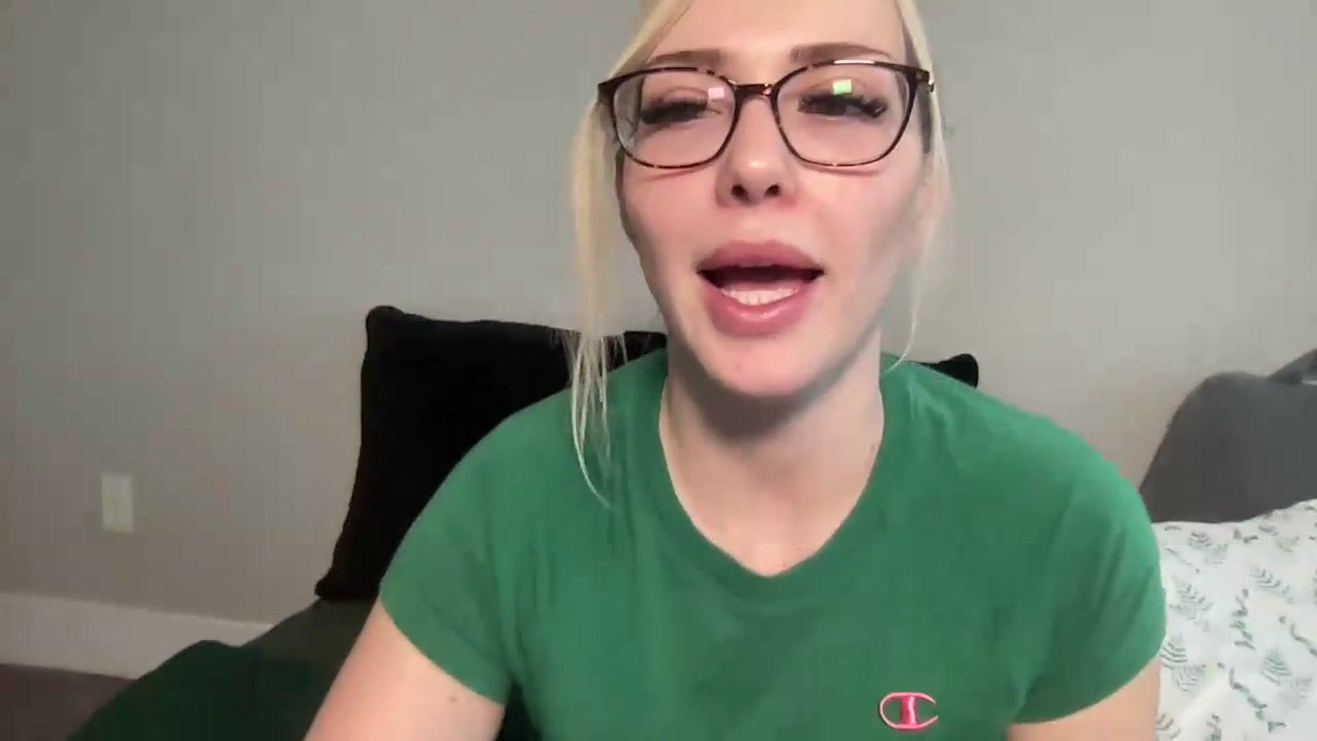 Gallery image thumbnail from AshleyMarina's myfreecams stream on, 08/25/2026, 17:21 image 8 of 20