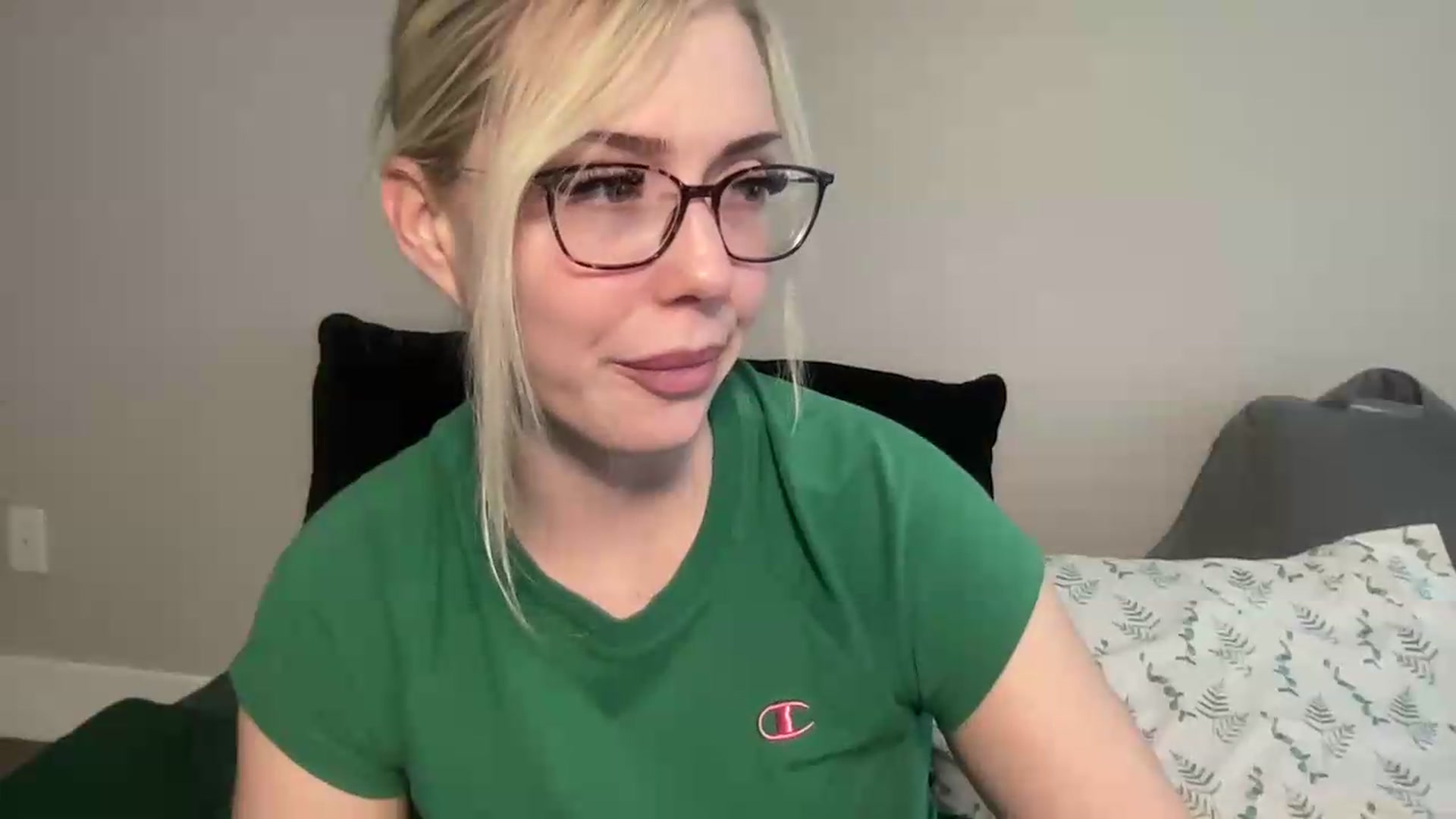 Gallery image thumbnail from AshleyMarina's myfreecams stream on, 08/25/2026, 17:21 image 15 of 20