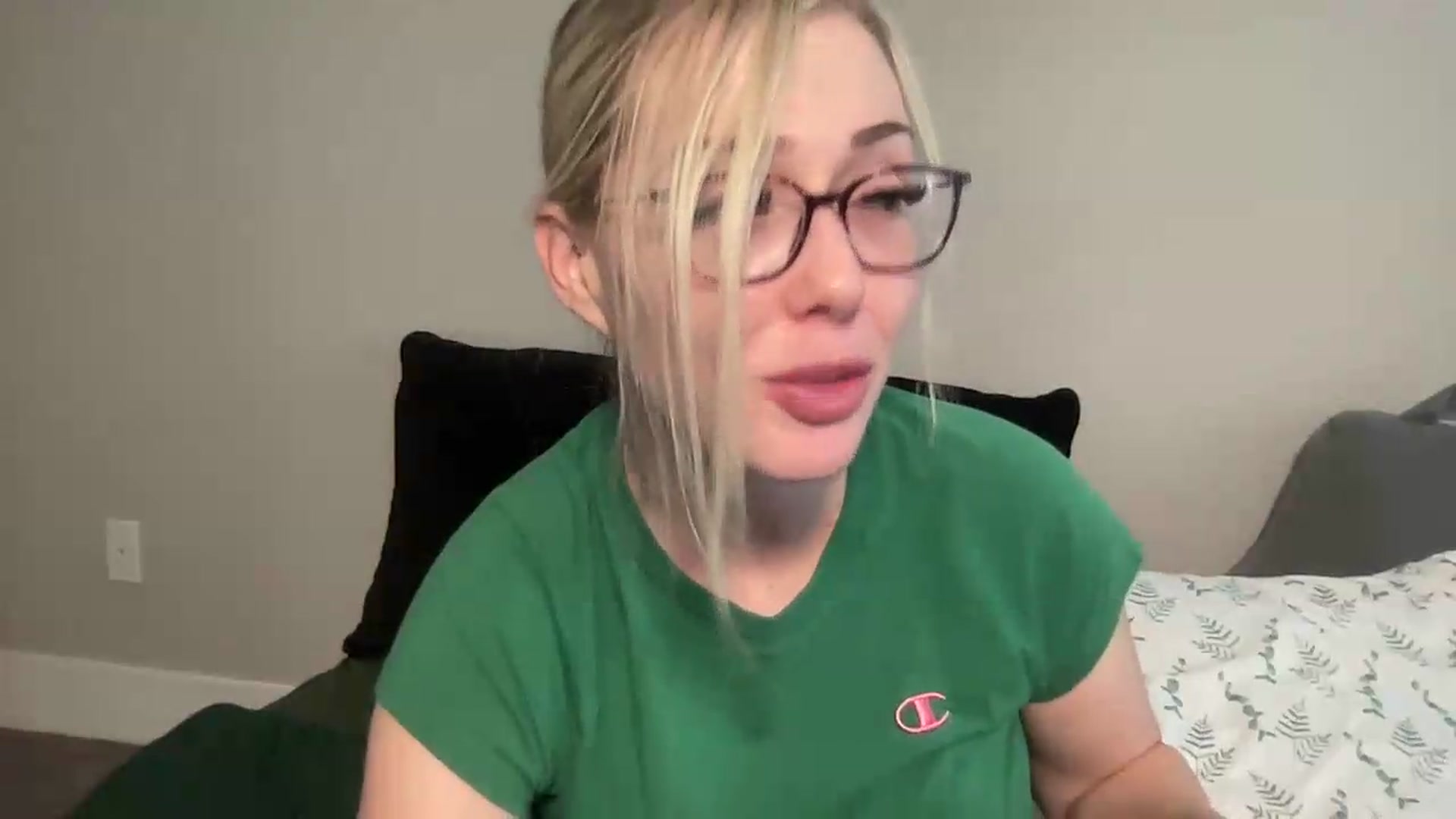 Gallery image thumbnail from AshleyMarina's myfreecams stream on, 08/25/2026, 17:21 image 14 of 20