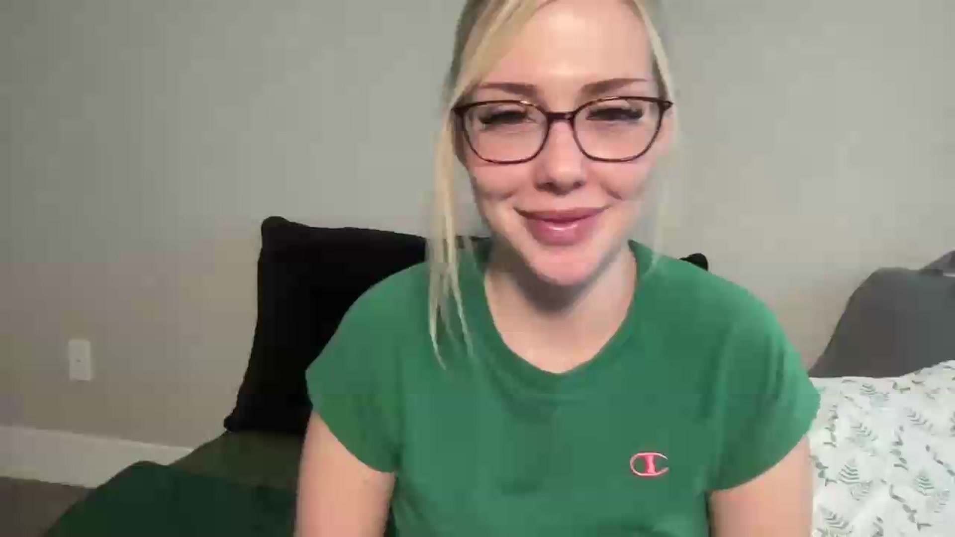 Gallery image thumbnail from AshleyMarina's myfreecams stream on, 08/25/2026, 17:21 image 9 of 20
