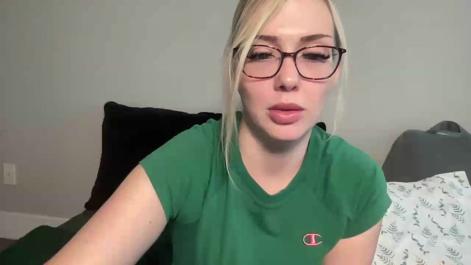Gallery image thumbnail from AshleyMarina's myfreecams stream on, 08/25/2026, 17:21 image 19 of 20