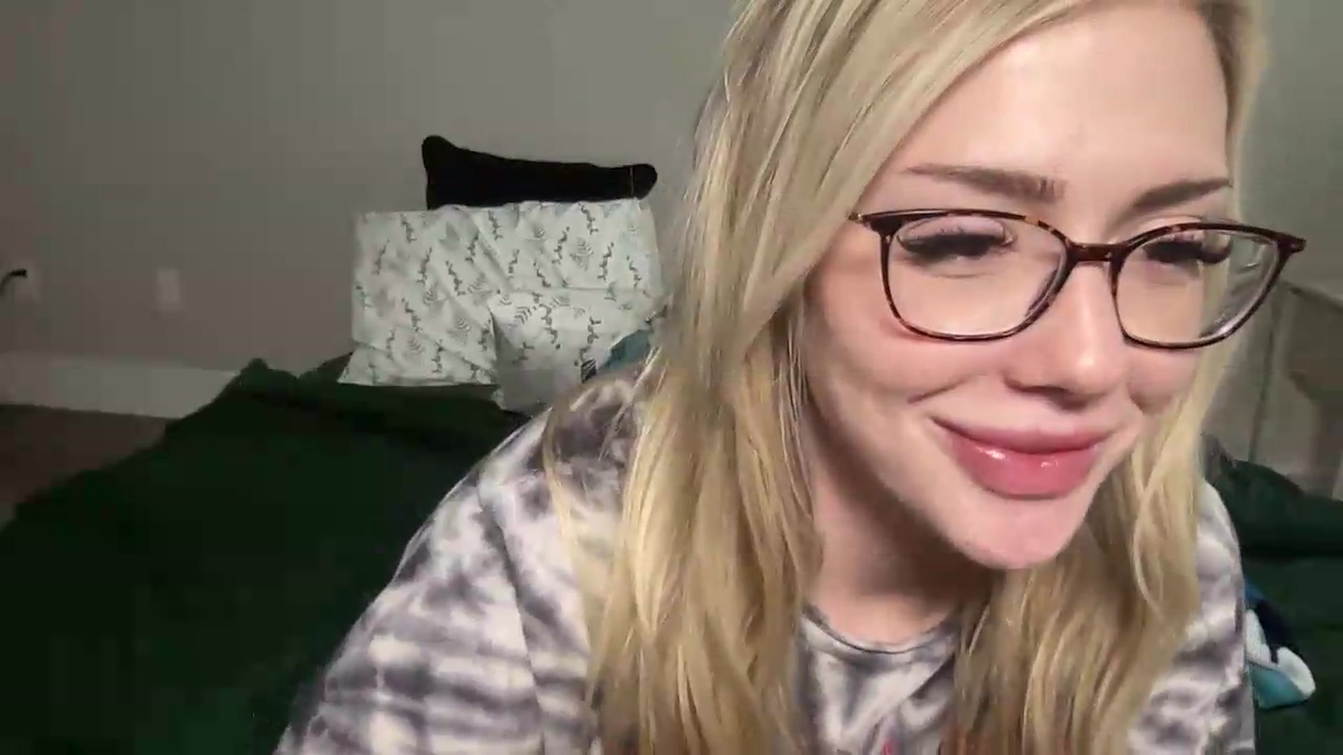 Gallery image thumbnail from AshleyMarina's myfreecams stream on, 08/28/2026, 17:18 image 18 of 20