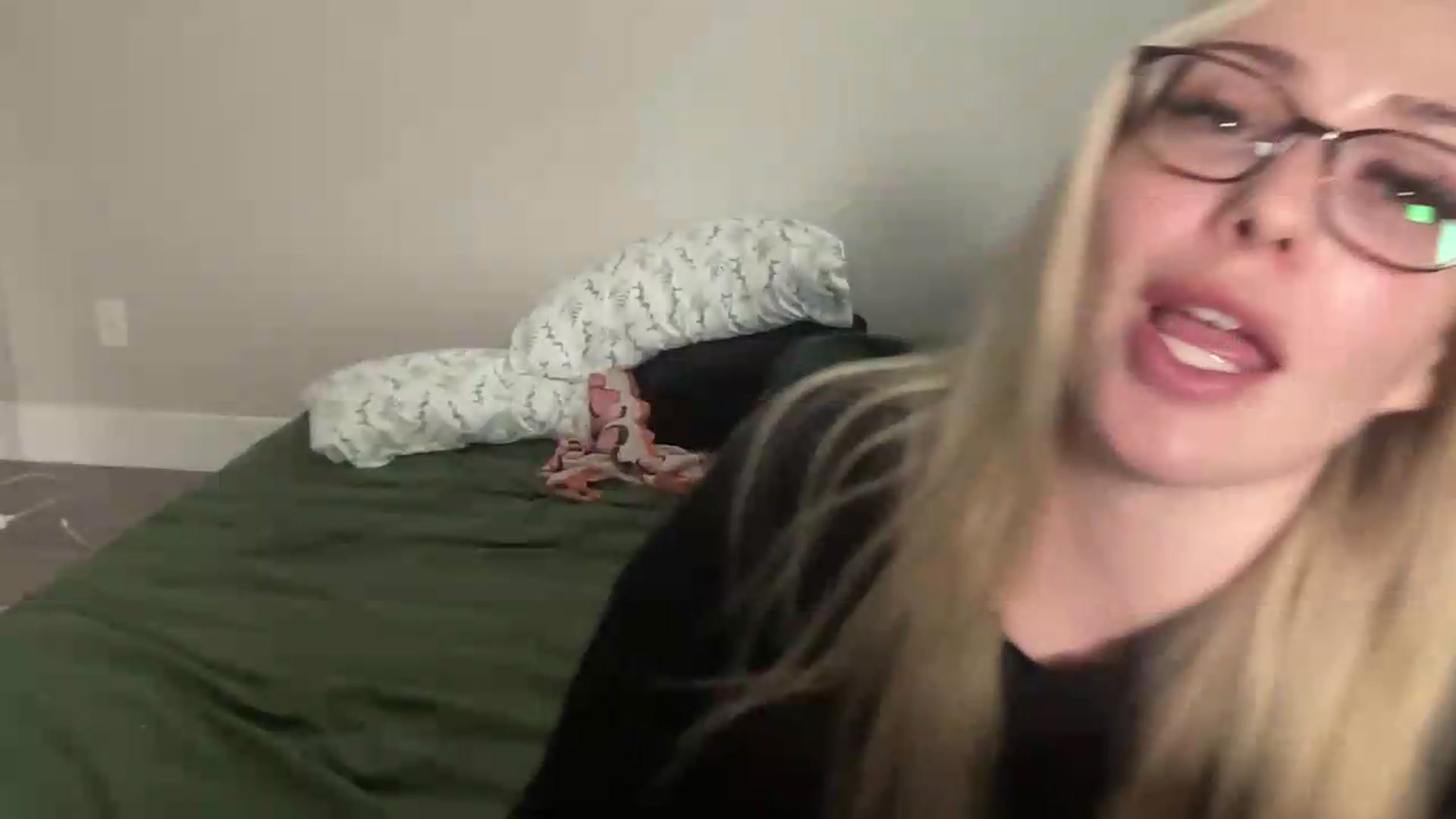 Gallery image thumbnail from AshleyMarina's myfreecams stream on, 09/01/2026, 17:15 image 8 of 20
