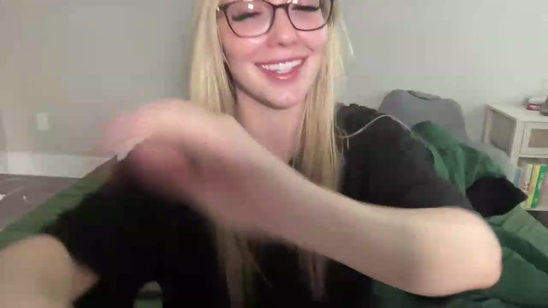 Gallery image thumbnail from AshleyMarina's myfreecams stream on, 09/01/2026, 17:15 image 4 of 20