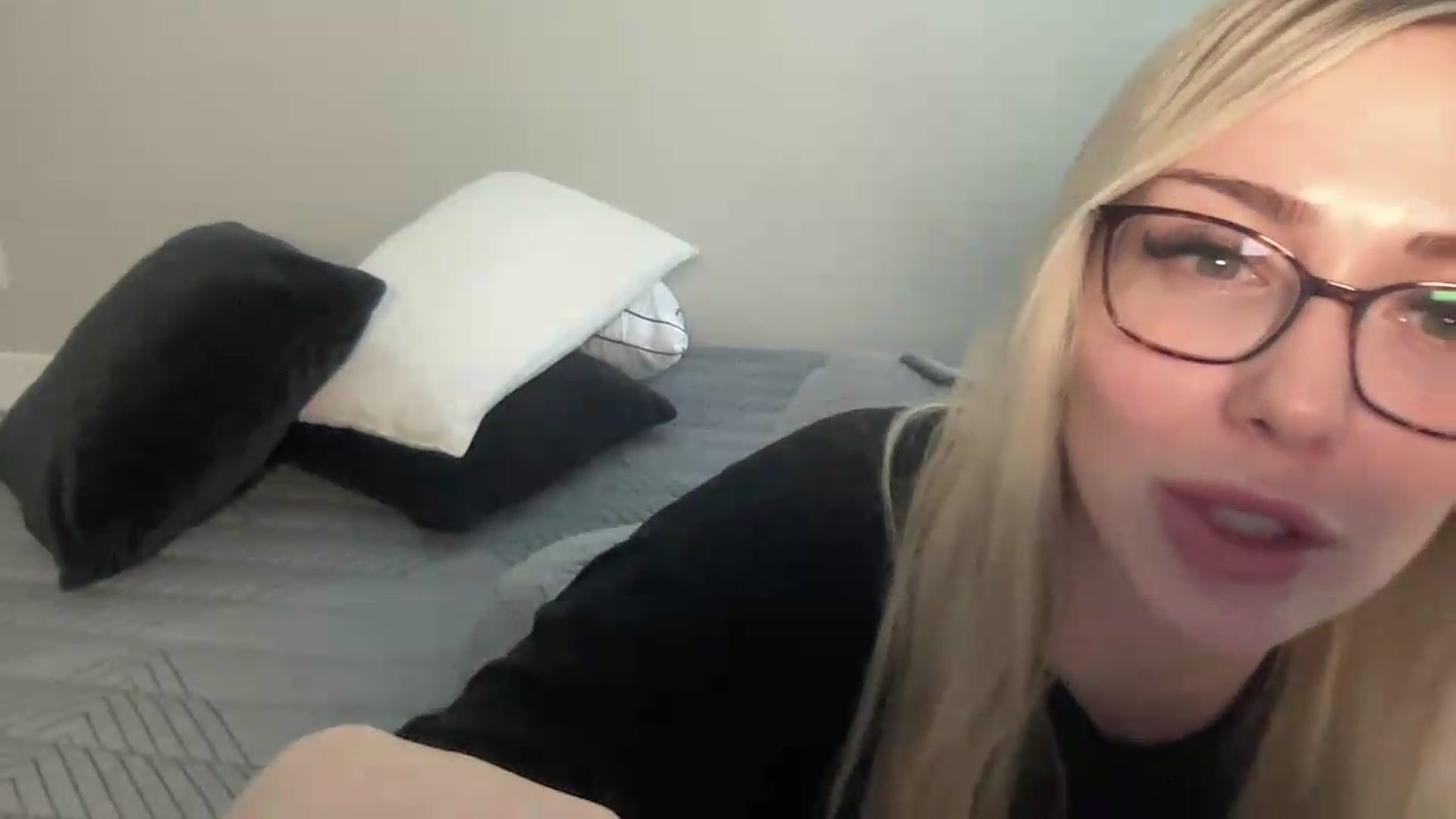 Gallery image thumbnail from AshleyMarina's myfreecams stream on, 09/01/2026, 20:21 image 11 of 20