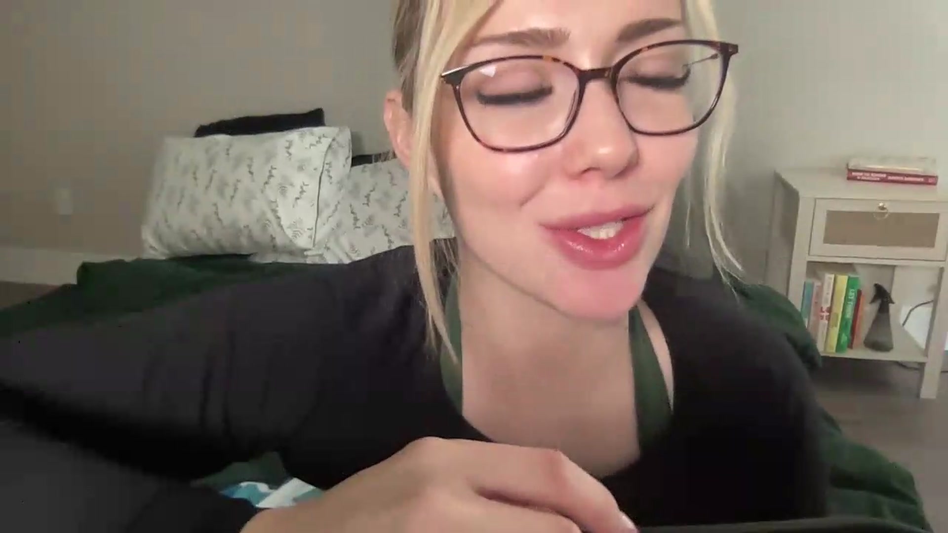 Gallery image thumbnail from AshleyMarina's myfreecams stream on, 09/04/2026, 17:31 image 8 of 20