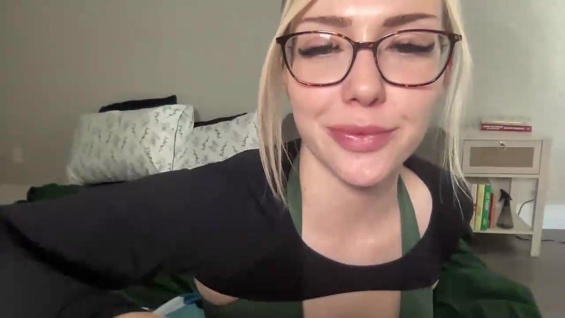 Gallery image thumbnail from AshleyMarina's myfreecams stream on, 09/04/2026, 17:31 image 6 of 20