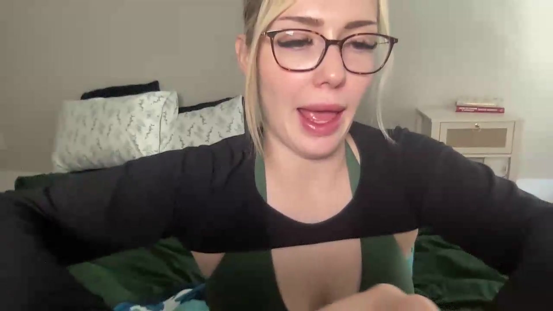 Gallery image thumbnail from AshleyMarina's myfreecams stream on, 09/04/2026, 17:31 image 10 of 20