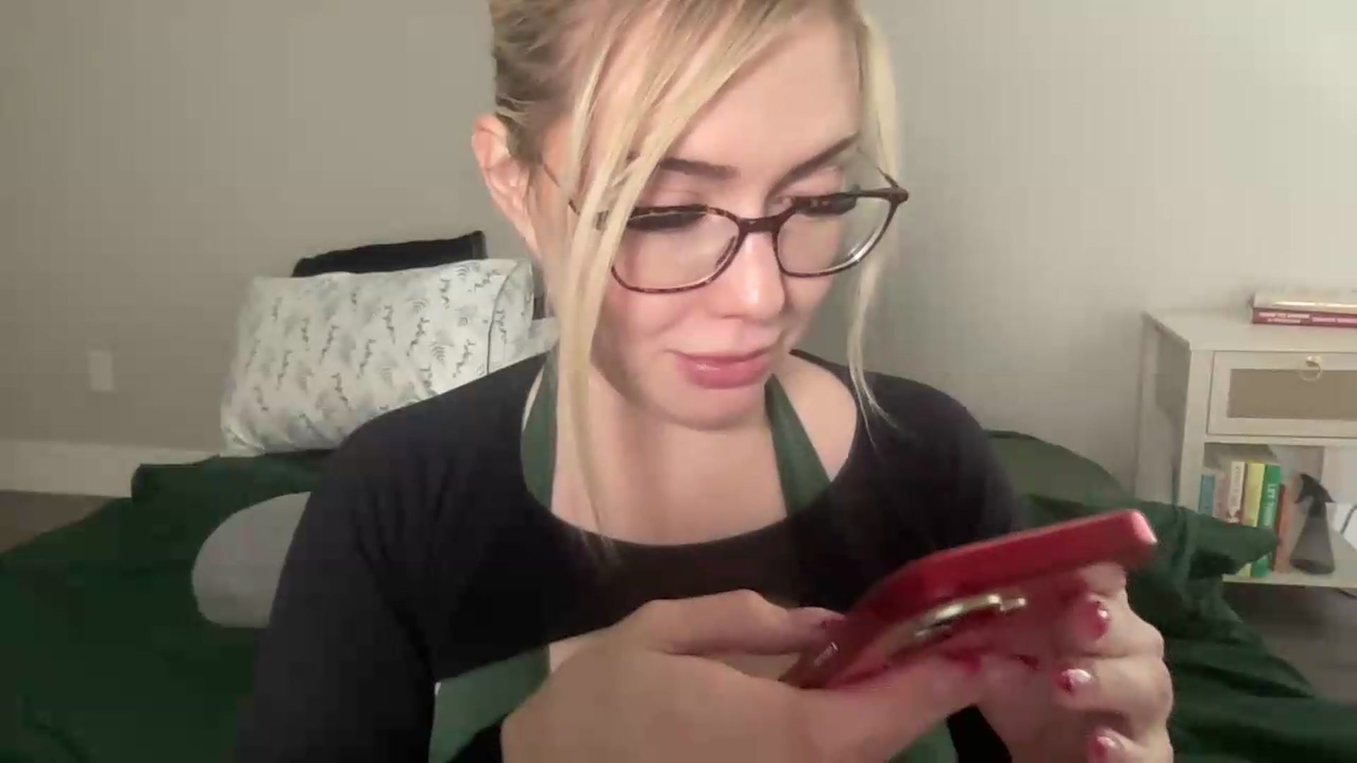 Gallery image thumbnail from AshleyMarina's myfreecams stream on, 09/04/2026, 17:31 image 18 of 20