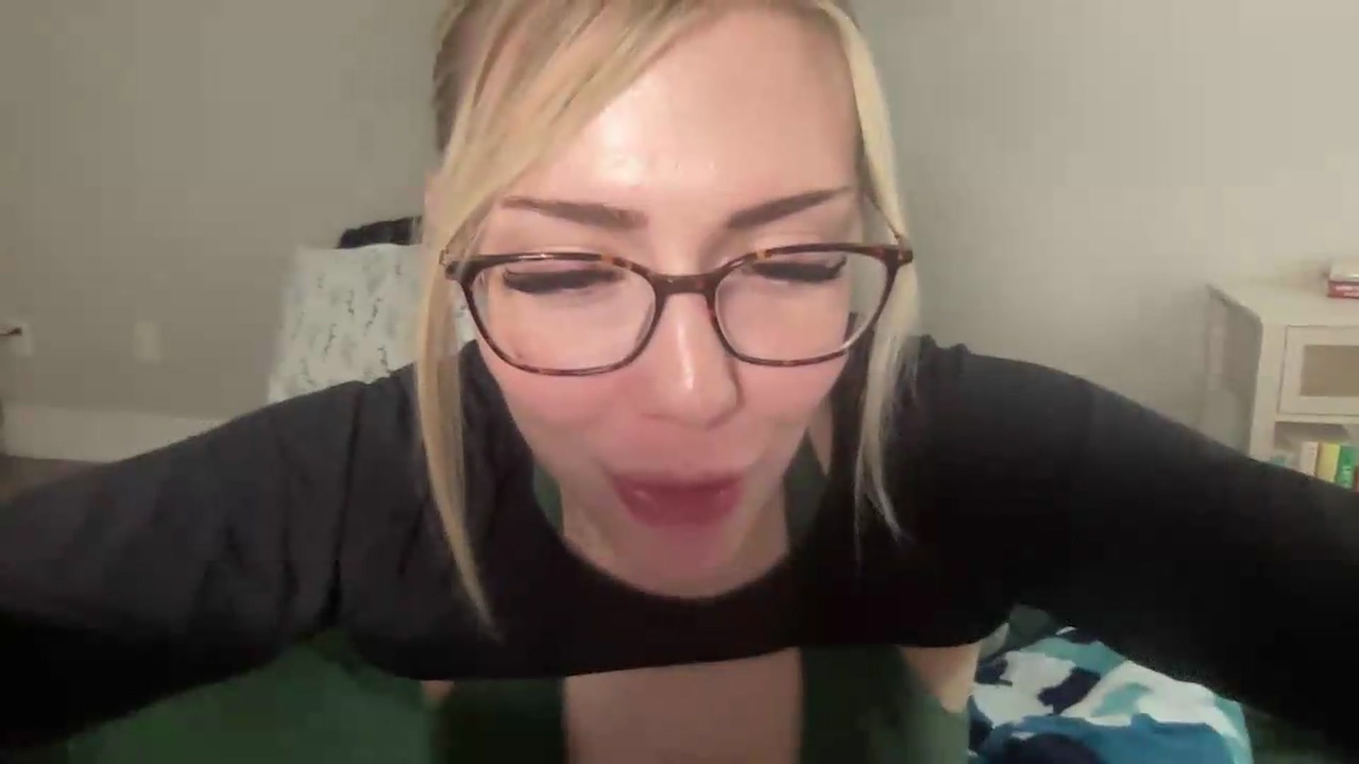 Gallery image thumbnail from AshleyMarina's myfreecams stream on, 09/04/2026, 17:31 image 16 of 20
