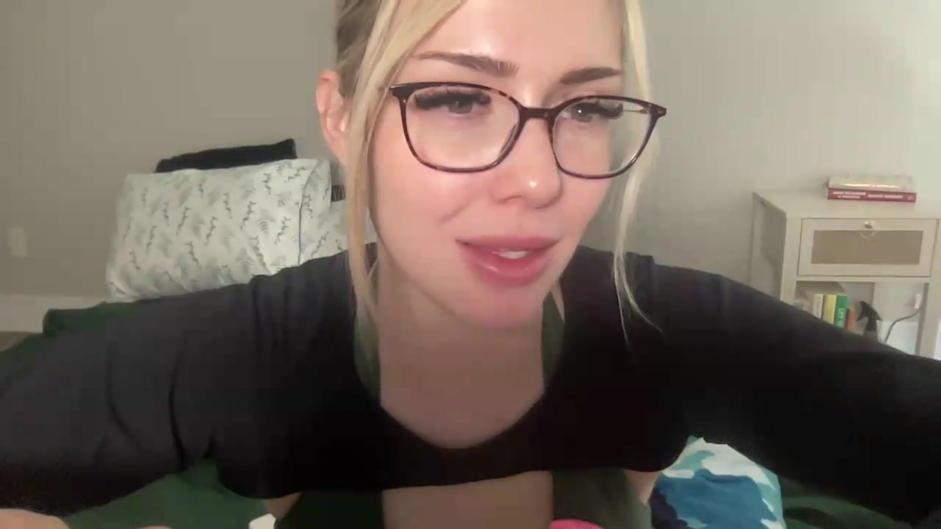 Gallery image thumbnail from AshleyMarina's myfreecams stream on, 09/04/2026, 17:31 image 17 of 20