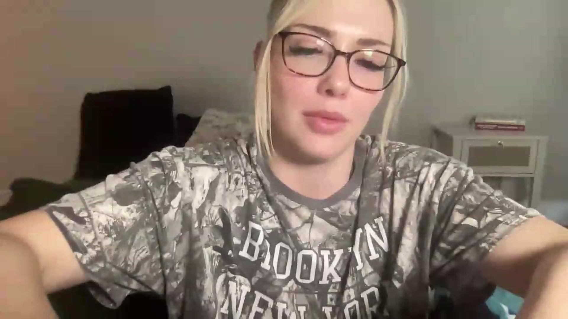 Gallery image thumbnail from AshleyMarina's myfreecams stream on, 09/05/2026, 24:47 image 4 of 20