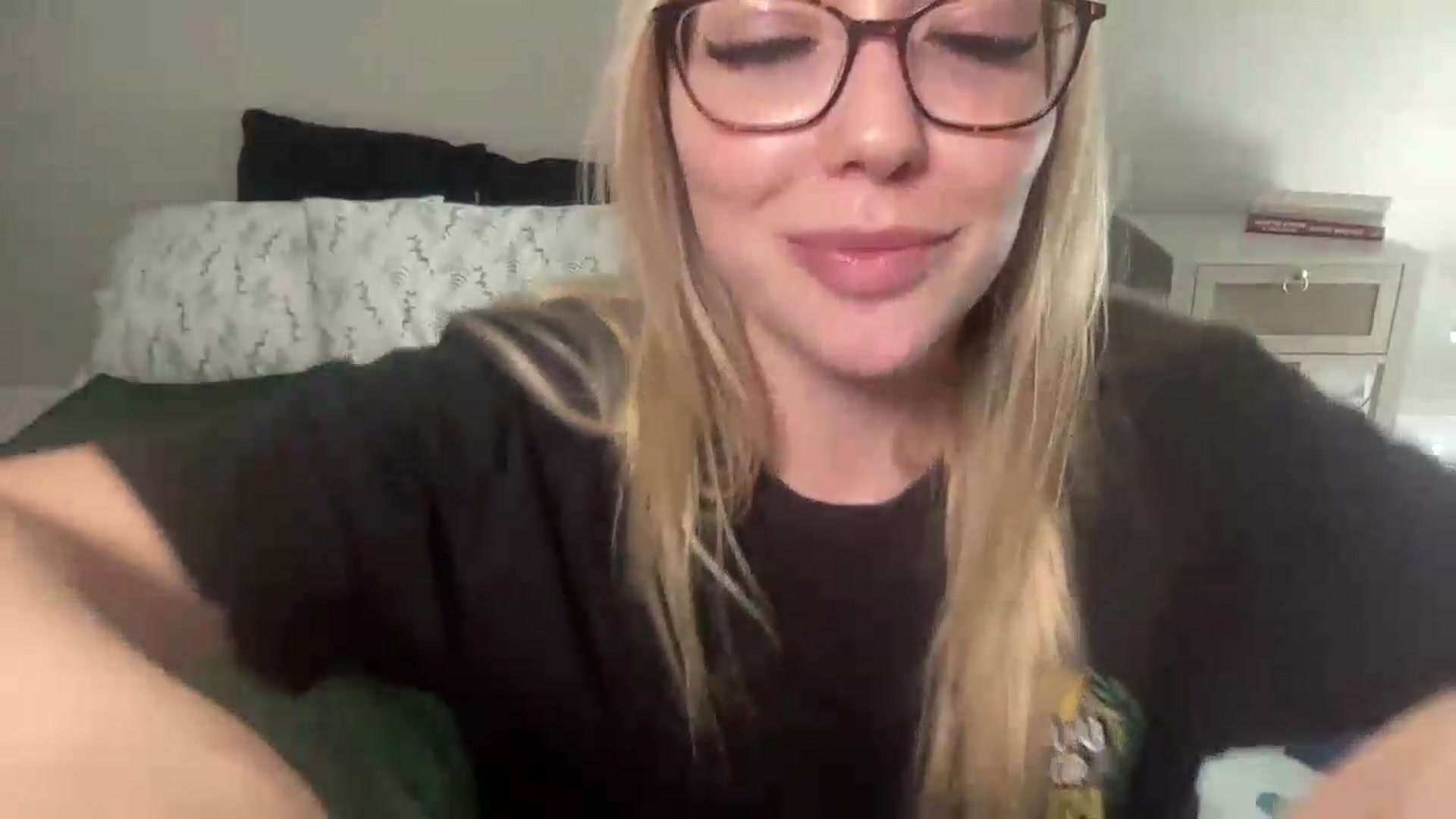 Gallery image thumbnail from AshleyMarina's myfreecams stream on, 09/05/2026, 16:33 image 14 of 20