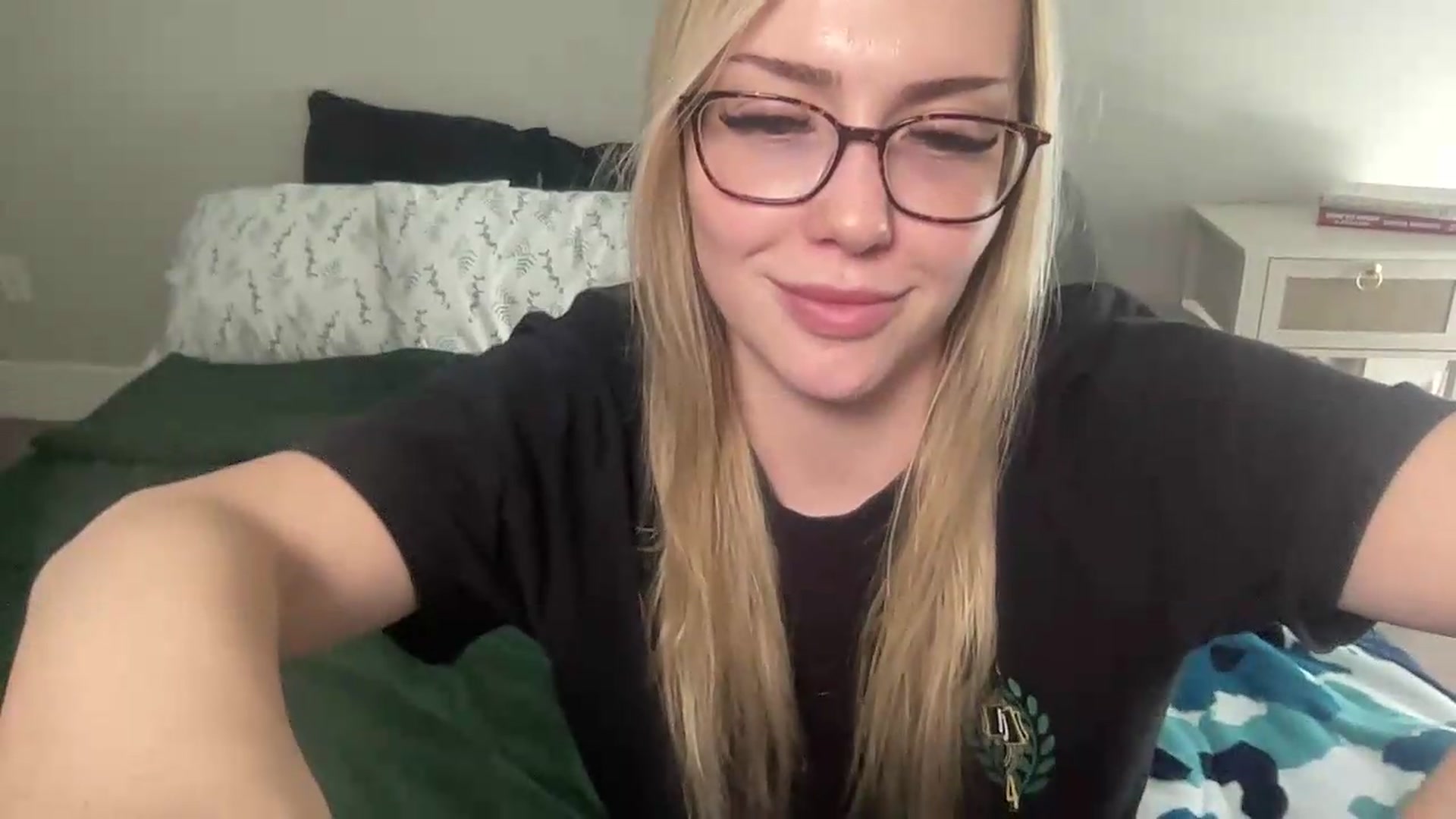Gallery image thumbnail from AshleyMarina's myfreecams stream on, 09/05/2026, 16:33 image 6 of 20