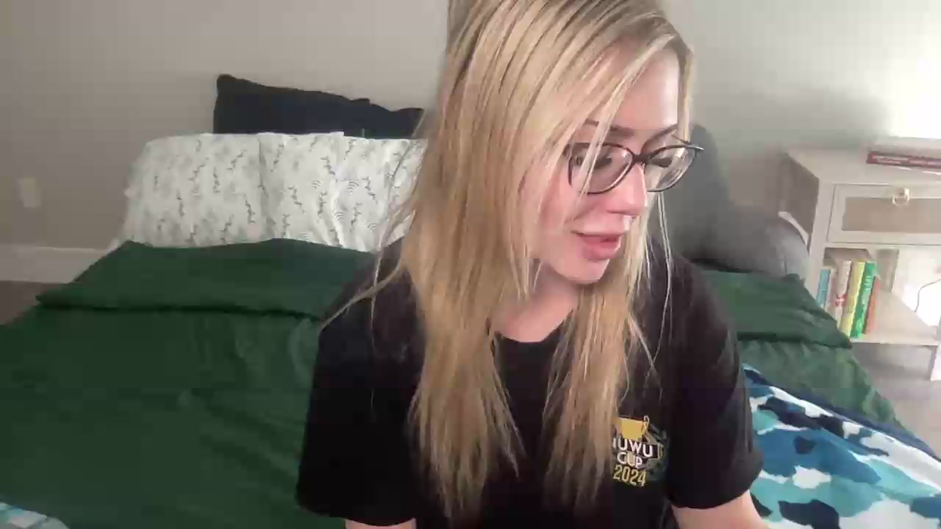 Gallery image thumbnail from AshleyMarina's myfreecams stream on, 09/05/2026, 16:33 image 4 of 20