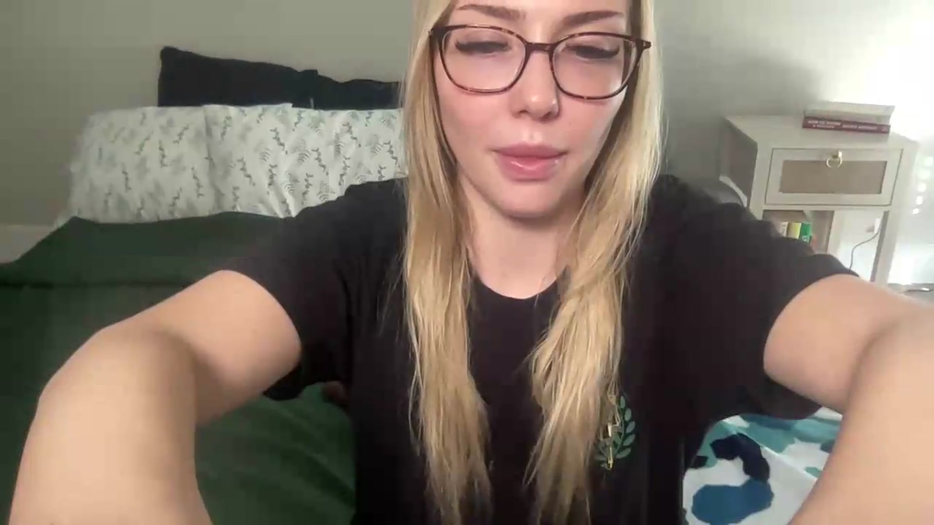 Gallery image thumbnail from AshleyMarina's myfreecams stream on, 09/05/2026, 16:33 image 10 of 20