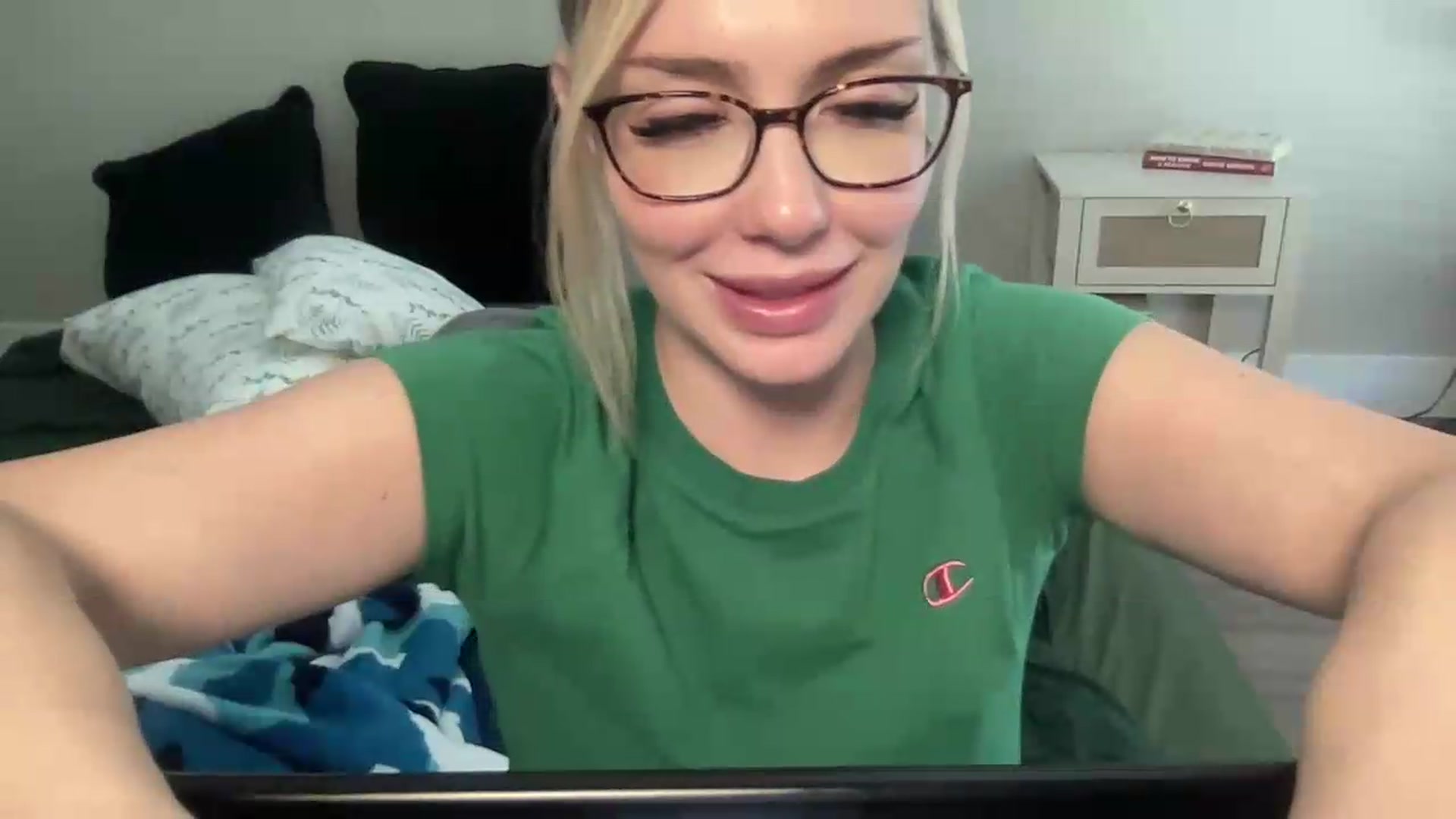 Gallery image thumbnail from AshleyMarina's myfreecams stream on, 09/10/2026, 19:26 image 14 of 20