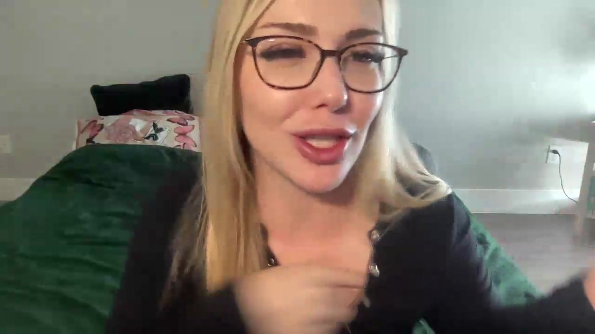 Gallery image thumbnail from AshleyMarina's myfreecams stream on, 09/18/2026, 16:10 image 18 of 20