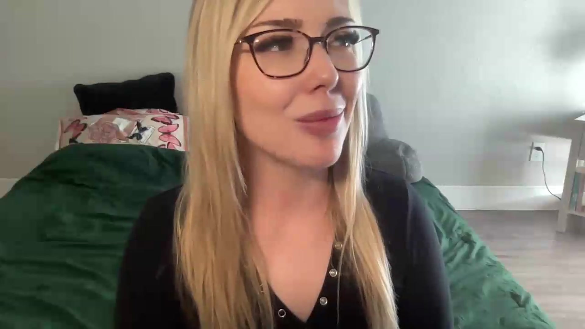Gallery image thumbnail from AshleyMarina's myfreecams stream on, 09/18/2026, 16:10 image 10 of 20