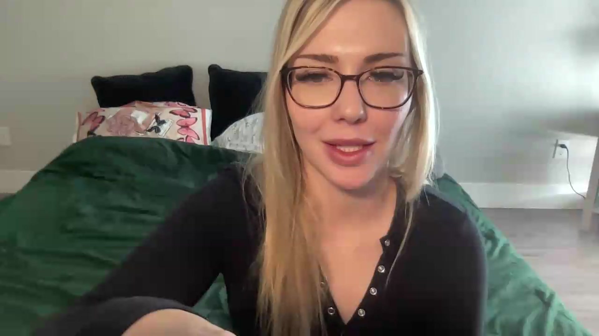 Gallery image thumbnail from AshleyMarina's myfreecams stream on, 09/18/2026, 16:10 image 15 of 20